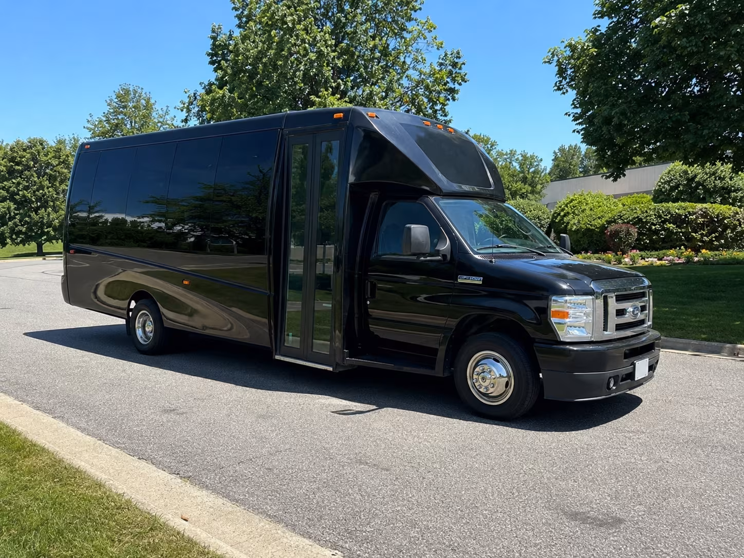 corporate bus rentals for team retreats and off site meetings in orange county